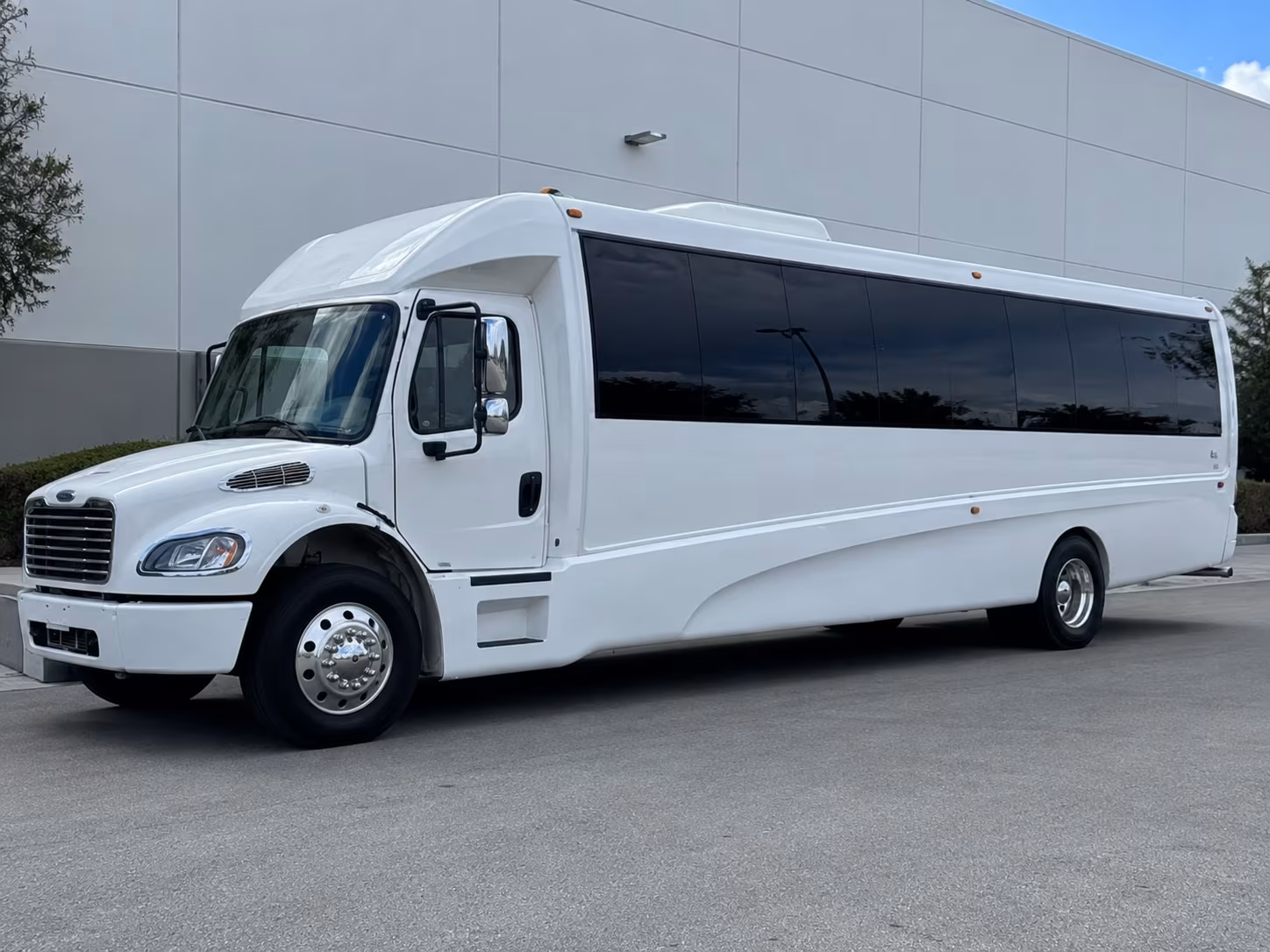 Baton Rouge Birthday, Sweet 16, & Quinceañera Transportation onboard seating